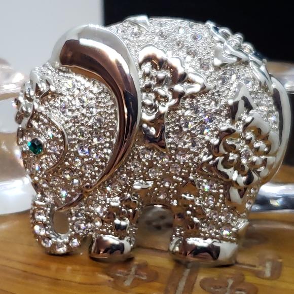 Elephant Pin - Picture 2 of 3